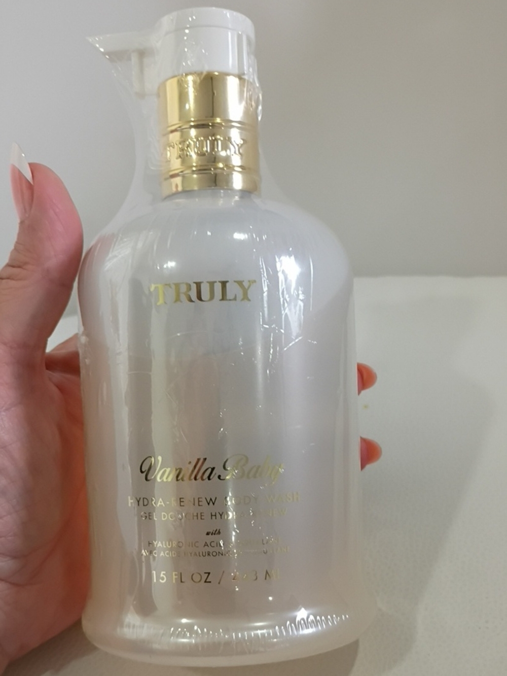 TRULY Vanilla Baby Hydrating Body Wash — White & Gold
